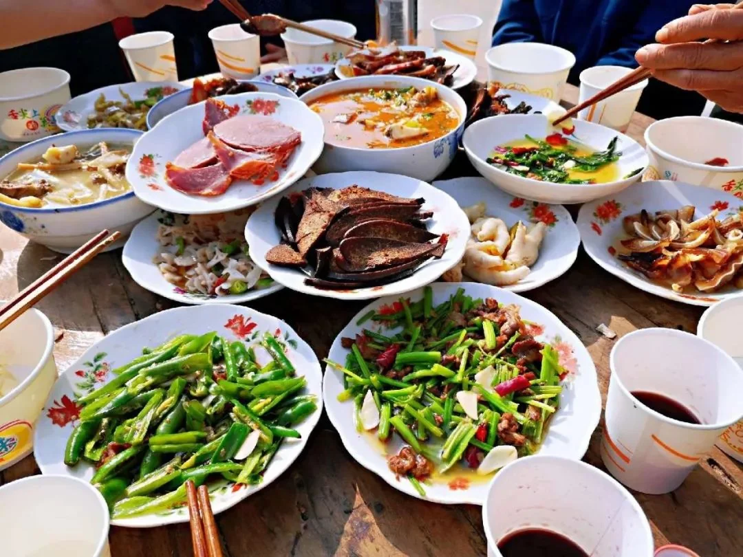 How a Chinese Restaurant Actually Works