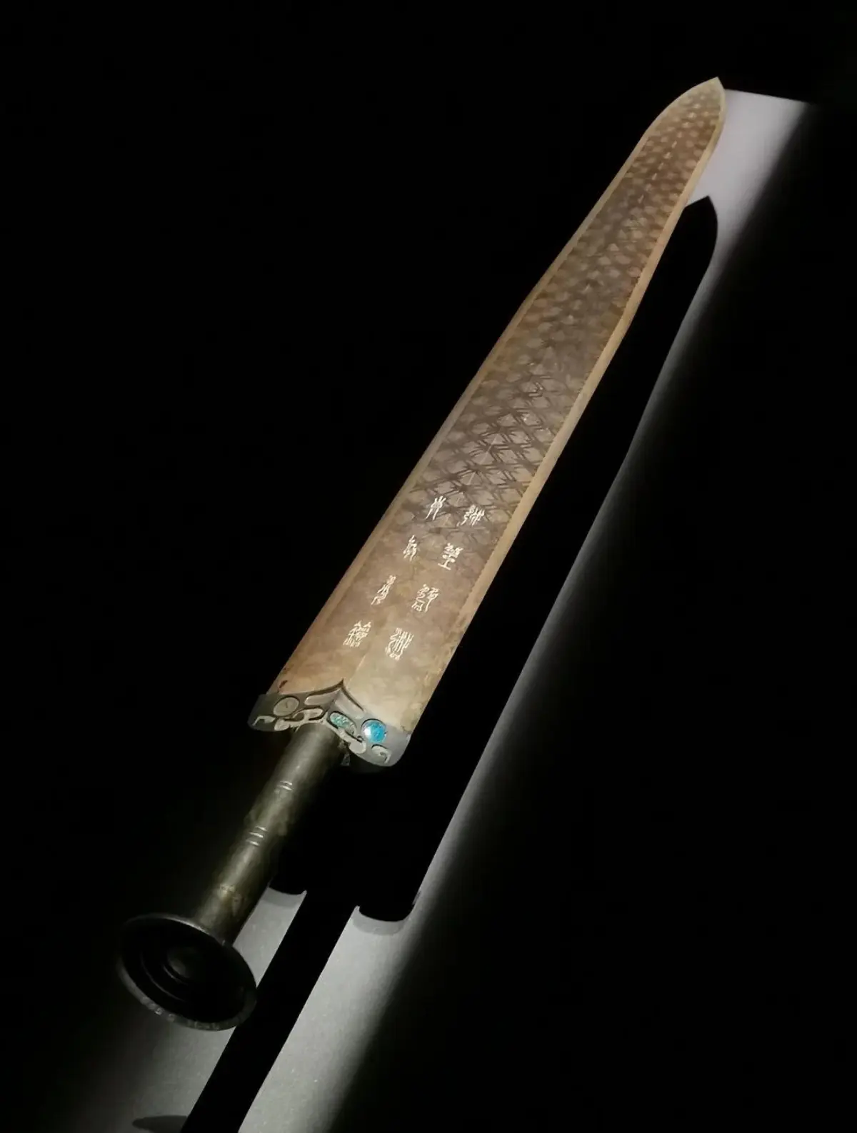 Sword of Goujian, King of Yue — untarnished bronze blade with diamond patterns, forged around 500 BC