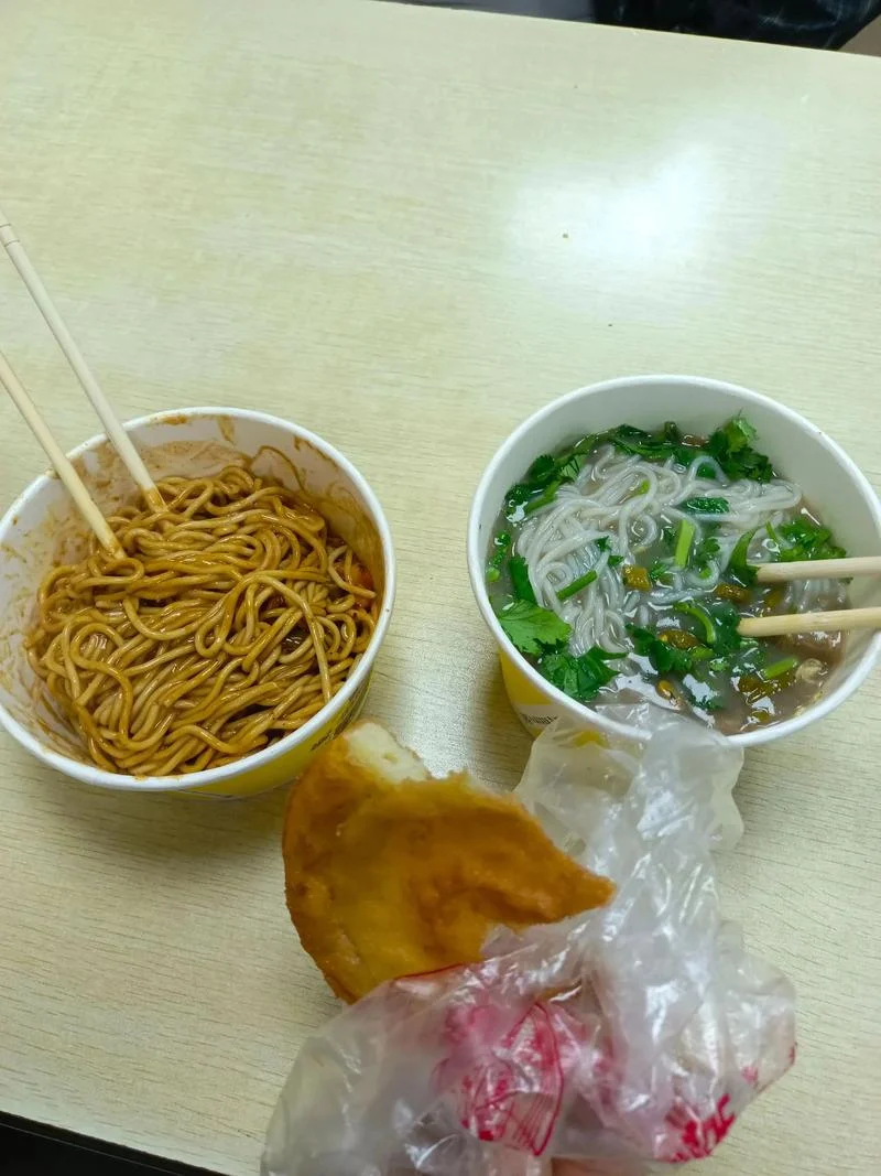 The underdog champions of Wuhan breakfast spread across a table: crispy doupi, deep-fried mianwo rings, luanguo piece, oily shaomai, each dish representing a specialized food craft that most visitors never discover beyond hot dry noodles