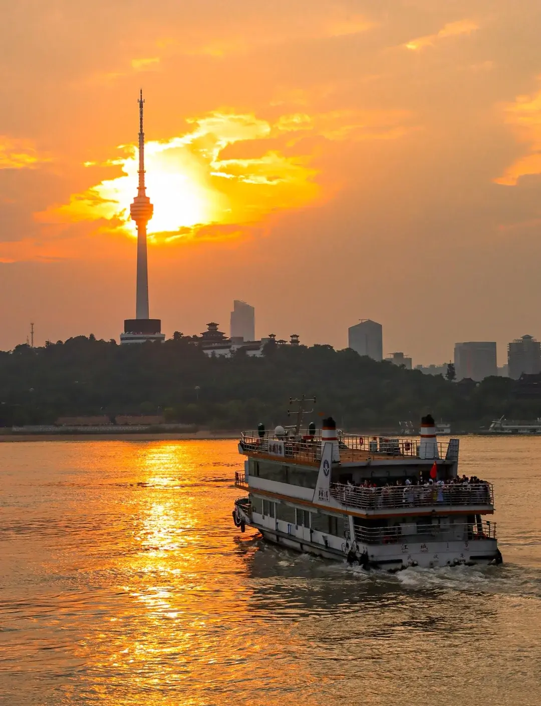 Yangtze River ferry crossing between Hankou and Wuchang in Wuhan, with city skyline in the background